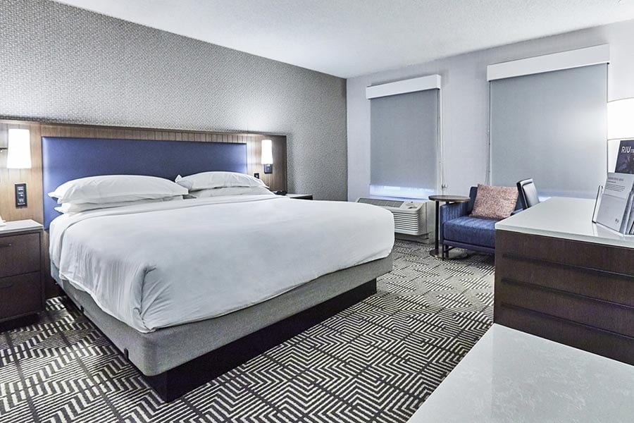 Riu Plaza Fisherman’s Wharf · King room example; final layout may vary
